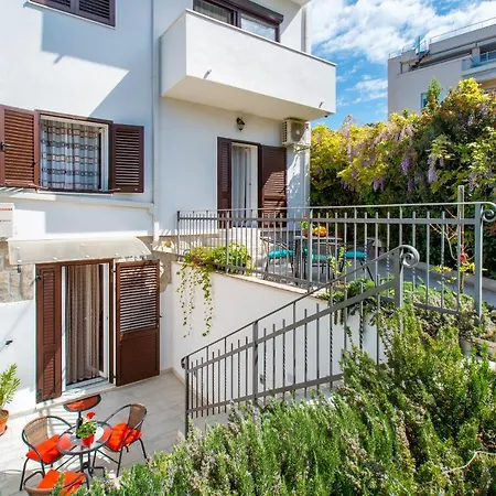 Nives In The Center - Free Parking Apartment *