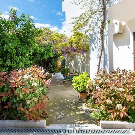 Nives In The Center - Free Parking Apartment *