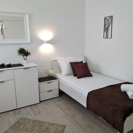 Apartment Nives In The Center - Free Parking