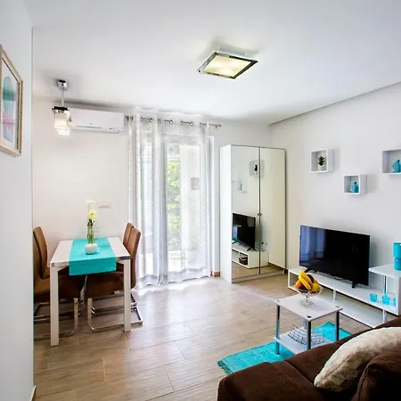 Nives In The Center - Free Parking Apartamento *