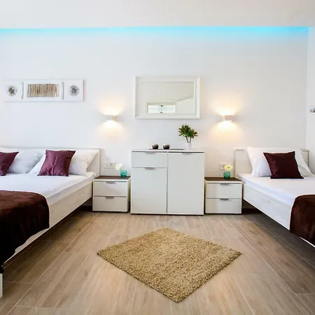Nives In The Center - Free Parking Apartamento
