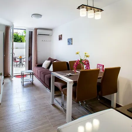 Apartment Nives In The Center - Free Parking *