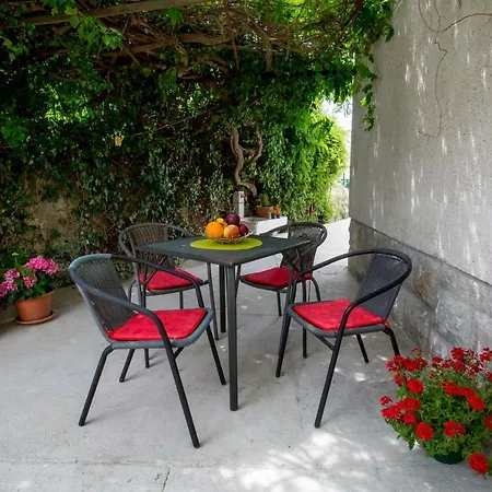 Nives In The Center - Free Parking Apartment Split