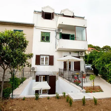 Nives In The Center - Free Parking Apartment Split